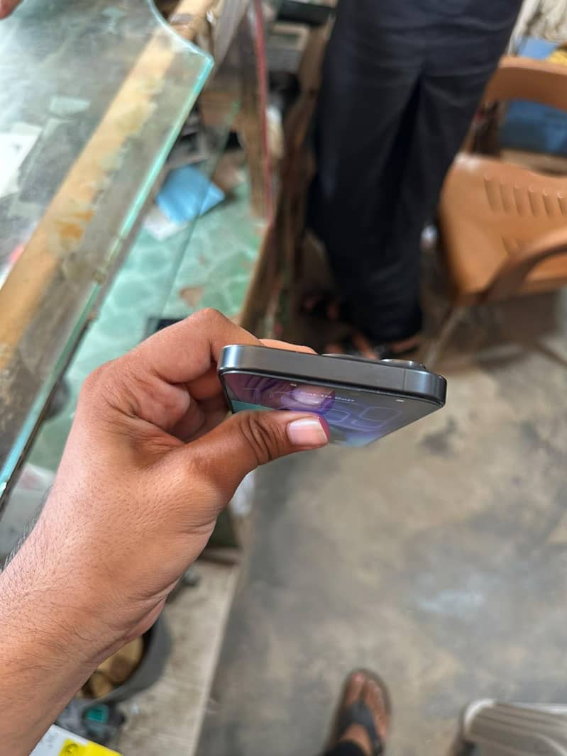 Apple iPhone 15 Pro 4