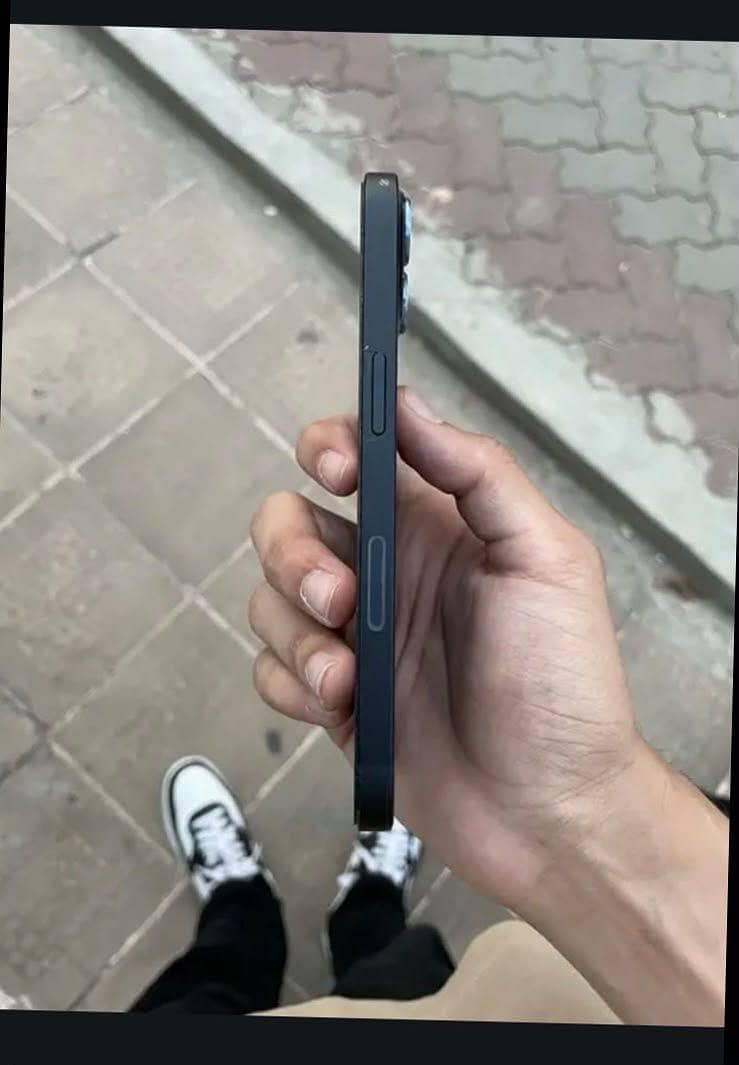 Apple iPhone 13 4