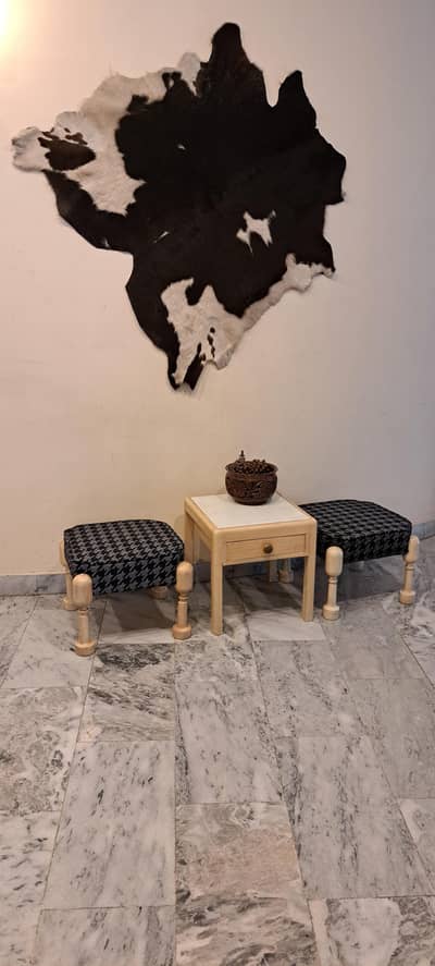 Side Table with seats