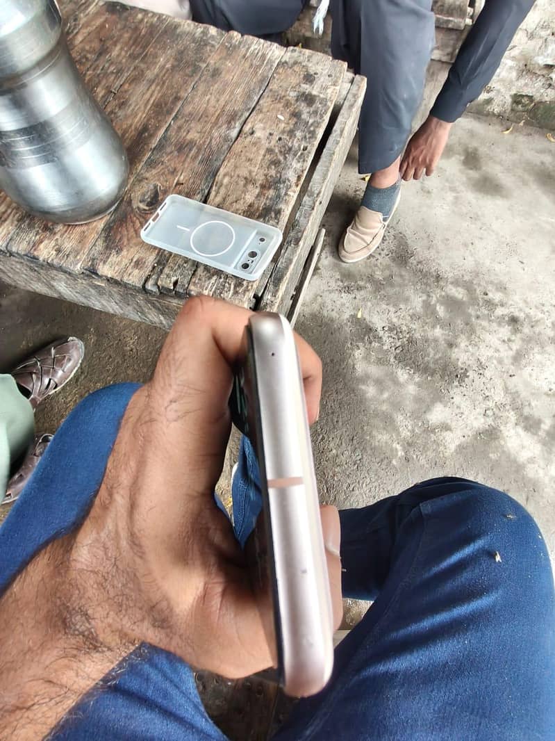 Google Pixel 8 4