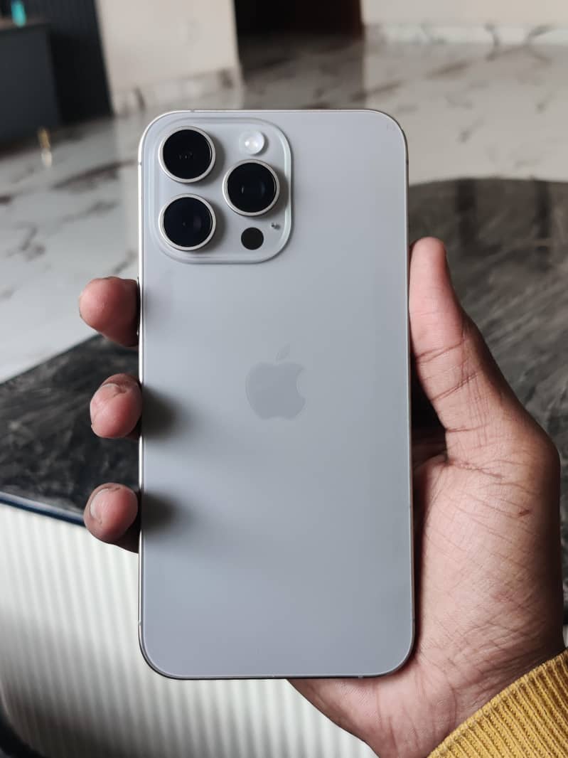 Apple iPhone 15 Pro Max 5