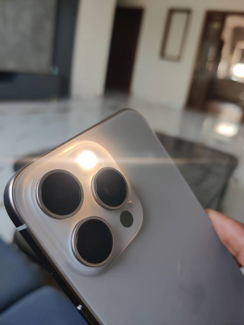 Apple iPhone 15 Pro Max 6