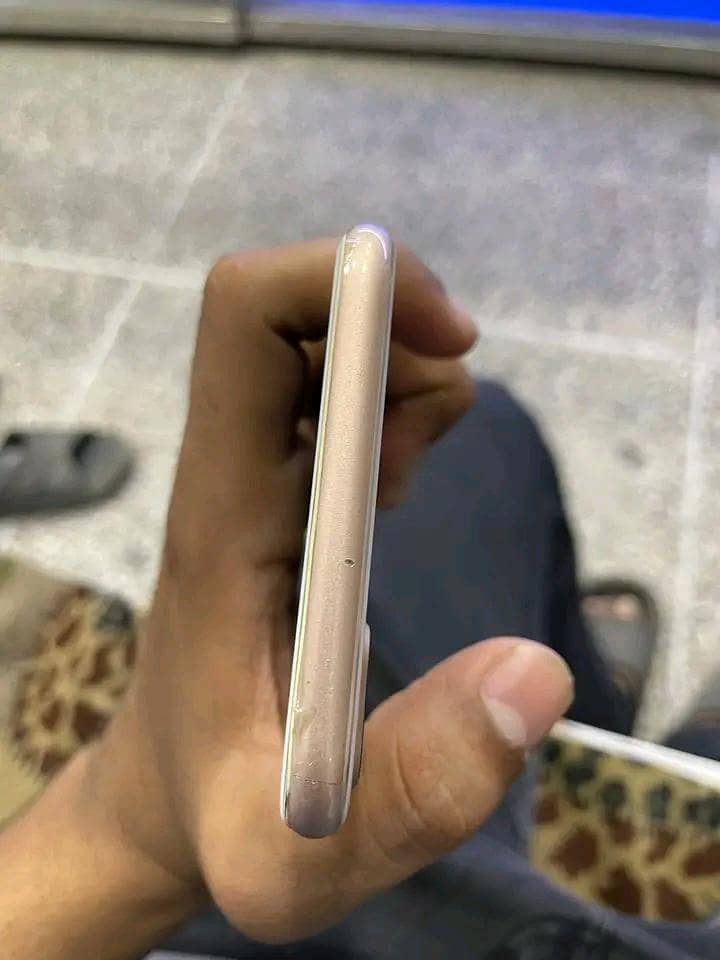 Apple iPhone 8 Plus 3