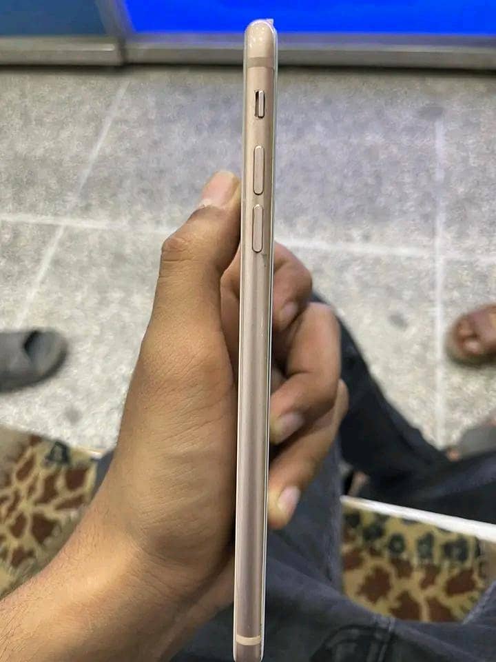 Apple iPhone 8 Plus 4