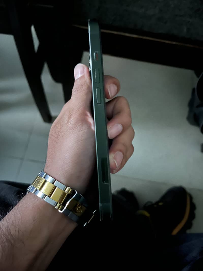 Apple iPhone 13 2
