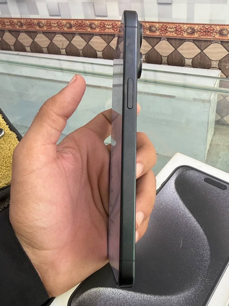 Apple iPhone 15 Pro Max 3