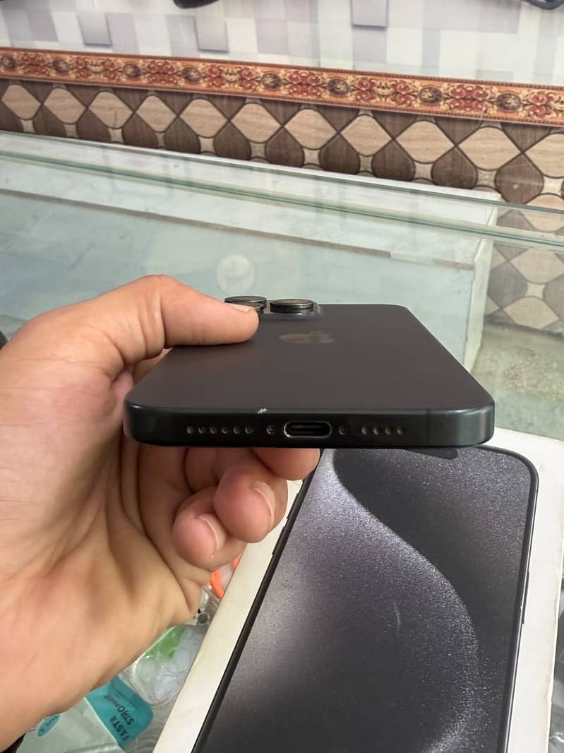 Apple iPhone 15 Pro Max 4
