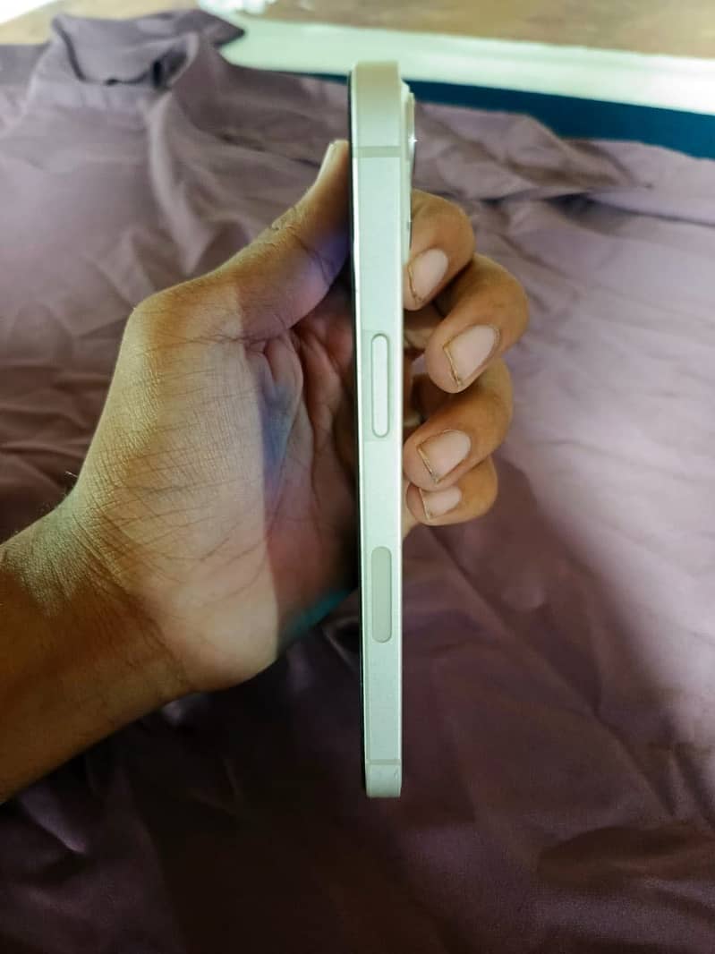 Apple iPhone 13 1