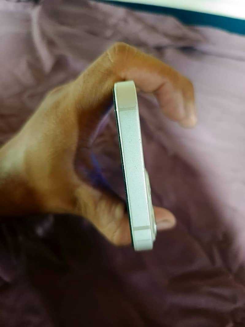 Apple iPhone 13 2
