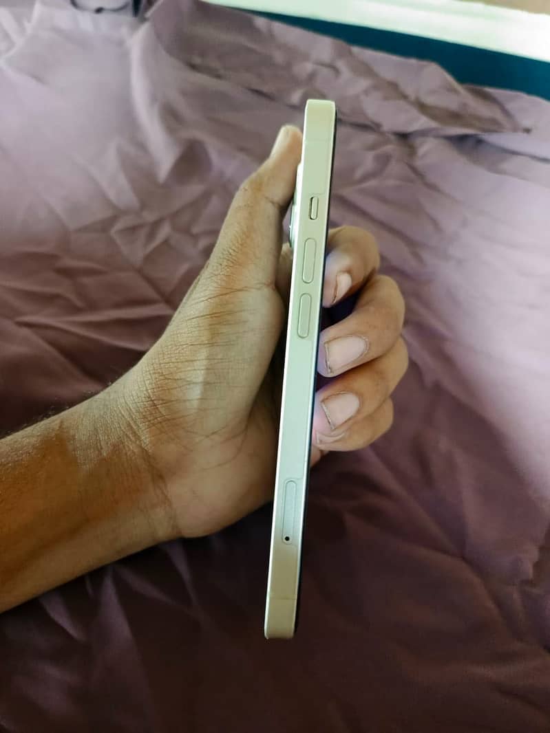 Apple iPhone 13 6