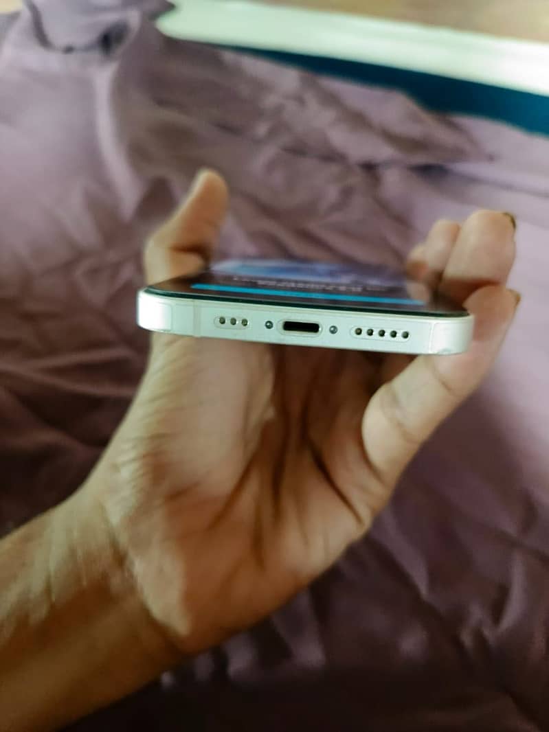 Apple iPhone 13 7