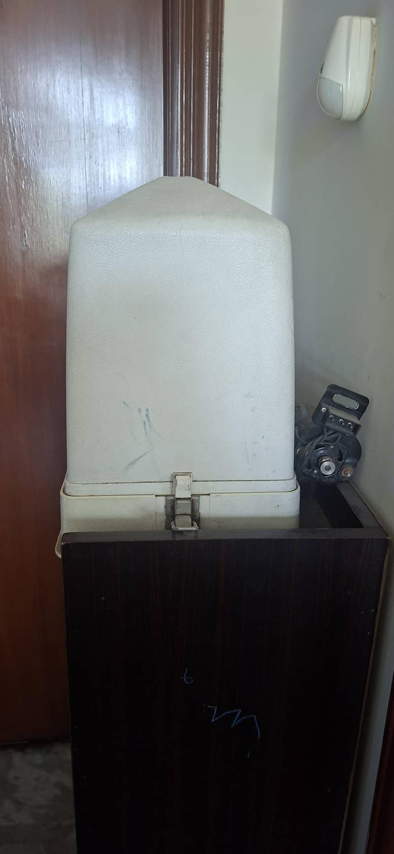 electric sewing machine 1