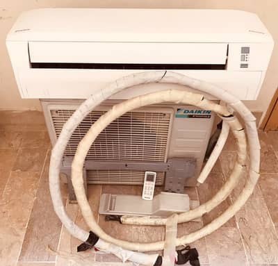 Daikin Inverter Split AC | First Owner | Complete Accessories