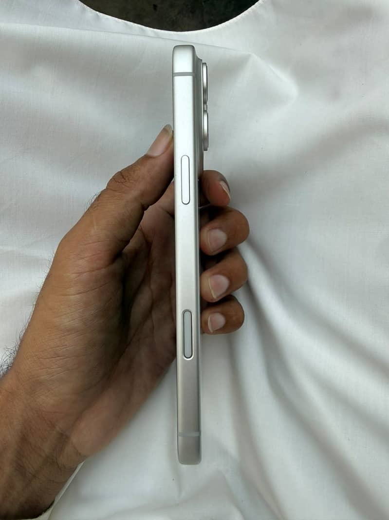 Apple iPhone 17 Pro Max 2