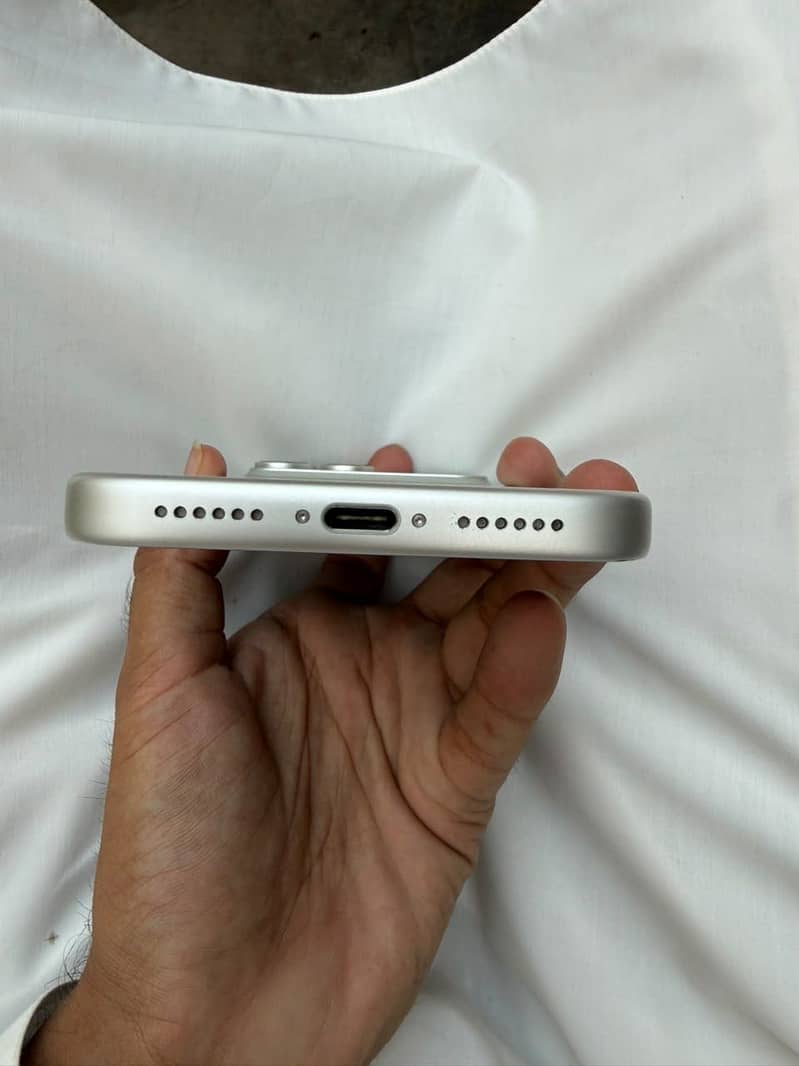 Apple iPhone 17 Pro Max 4
