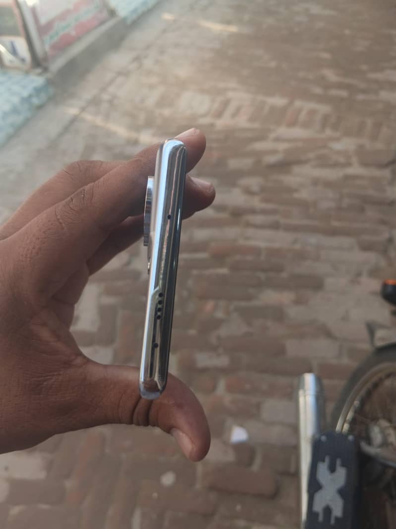 Tecno CAMON 40 Pro 1