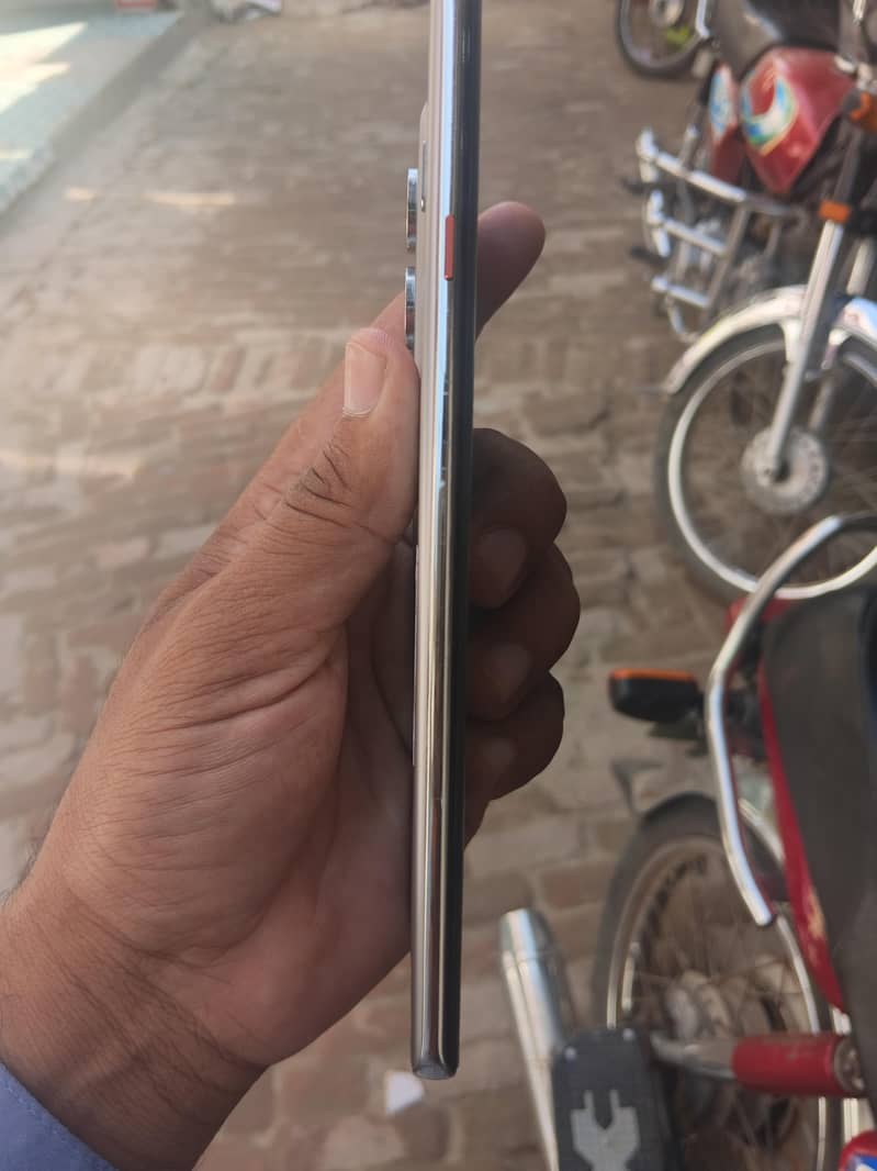 Tecno CAMON 40 Pro 2