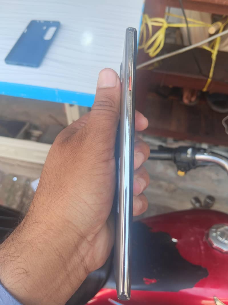 Tecno CAMON 40 Pro 4
