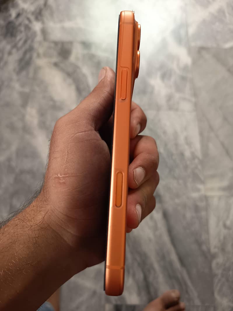 Apple iPhone 17 Pro Max 4