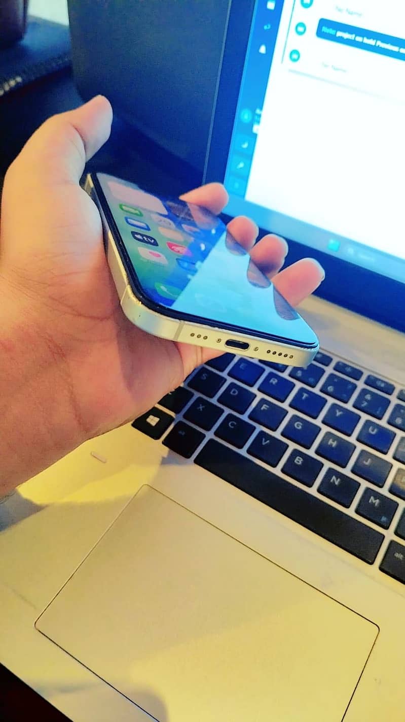 Apple iPhone 15 3