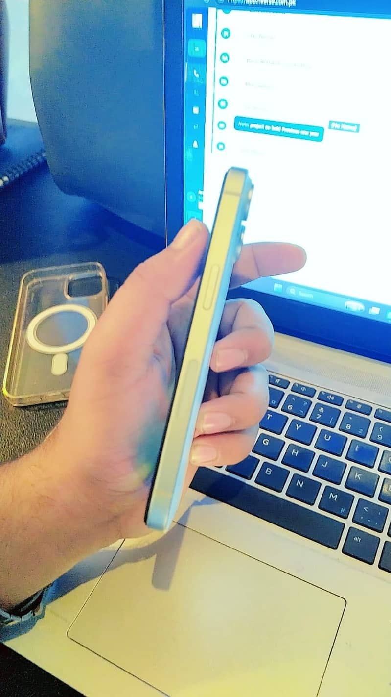 Apple iPhone 15 5
