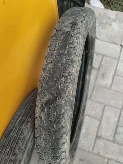 CG125 front and back tyre condition 10/70 use ho sakty hain