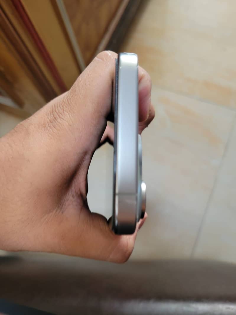 Apple iPhone 15 Pro Max 2