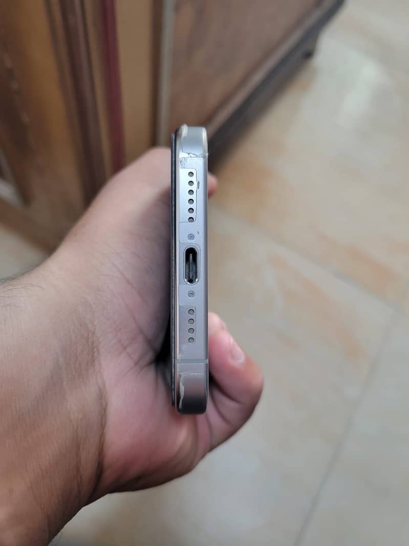 Apple iPhone 15 Pro Max 3