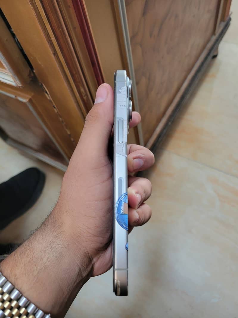 Apple iPhone 15 Pro Max 5