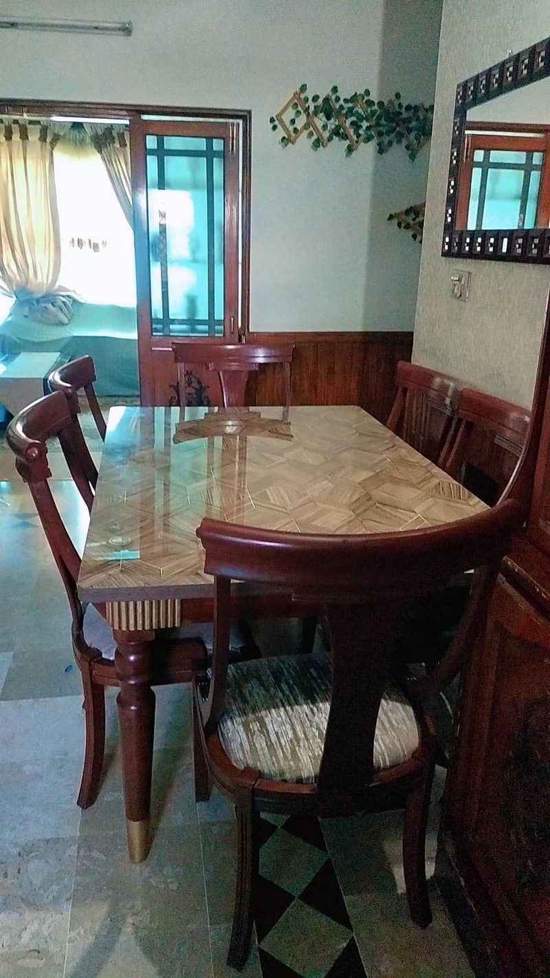 Dining table 0