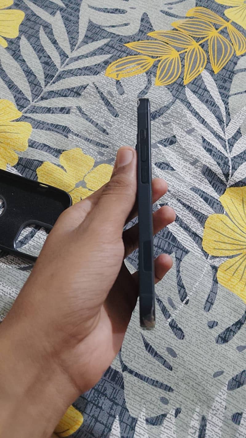 Apple iPhone 14 2