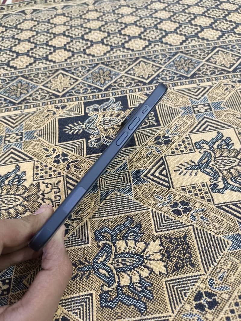 Apple iPhone 15 2