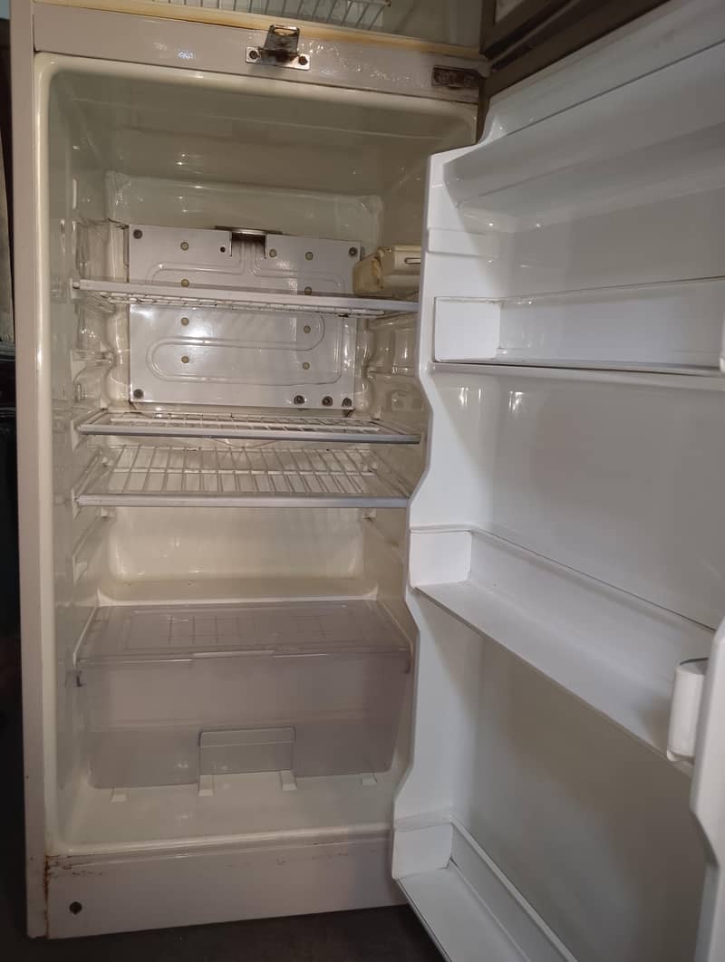 Refrigerator 0