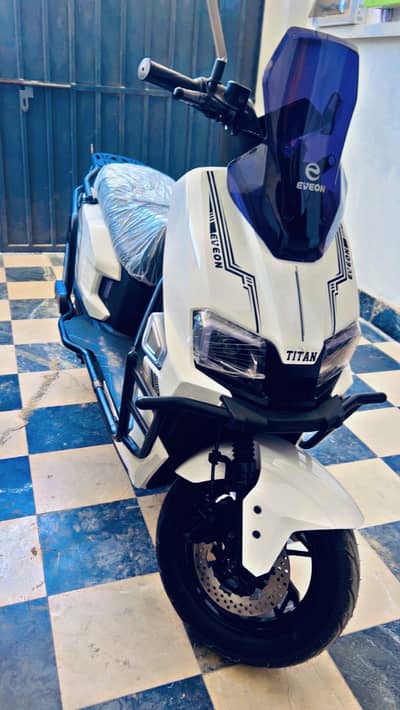 Eveon Titan (white)