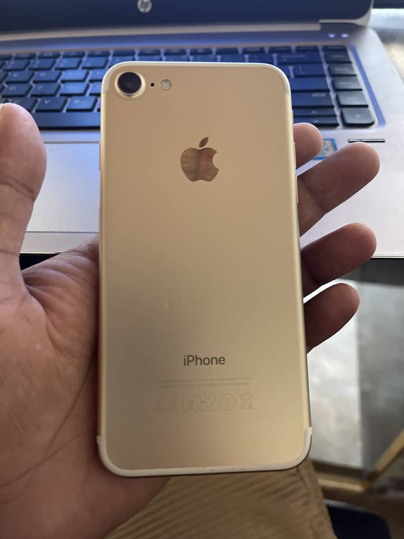 Apple iPhone 7 1