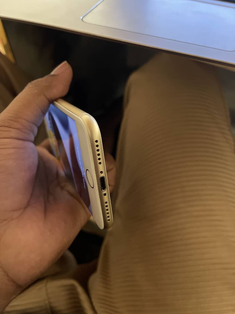 Apple iPhone 7 2