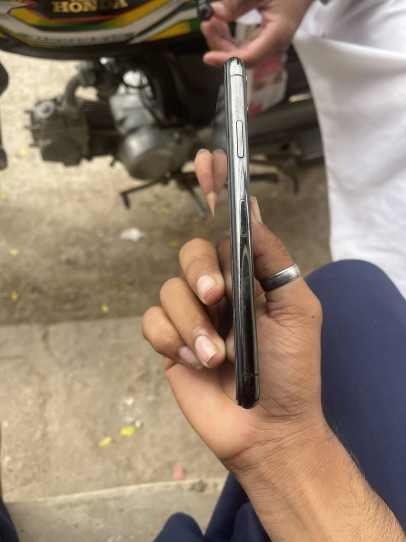 Apple iPhone 11 Pro Max 3