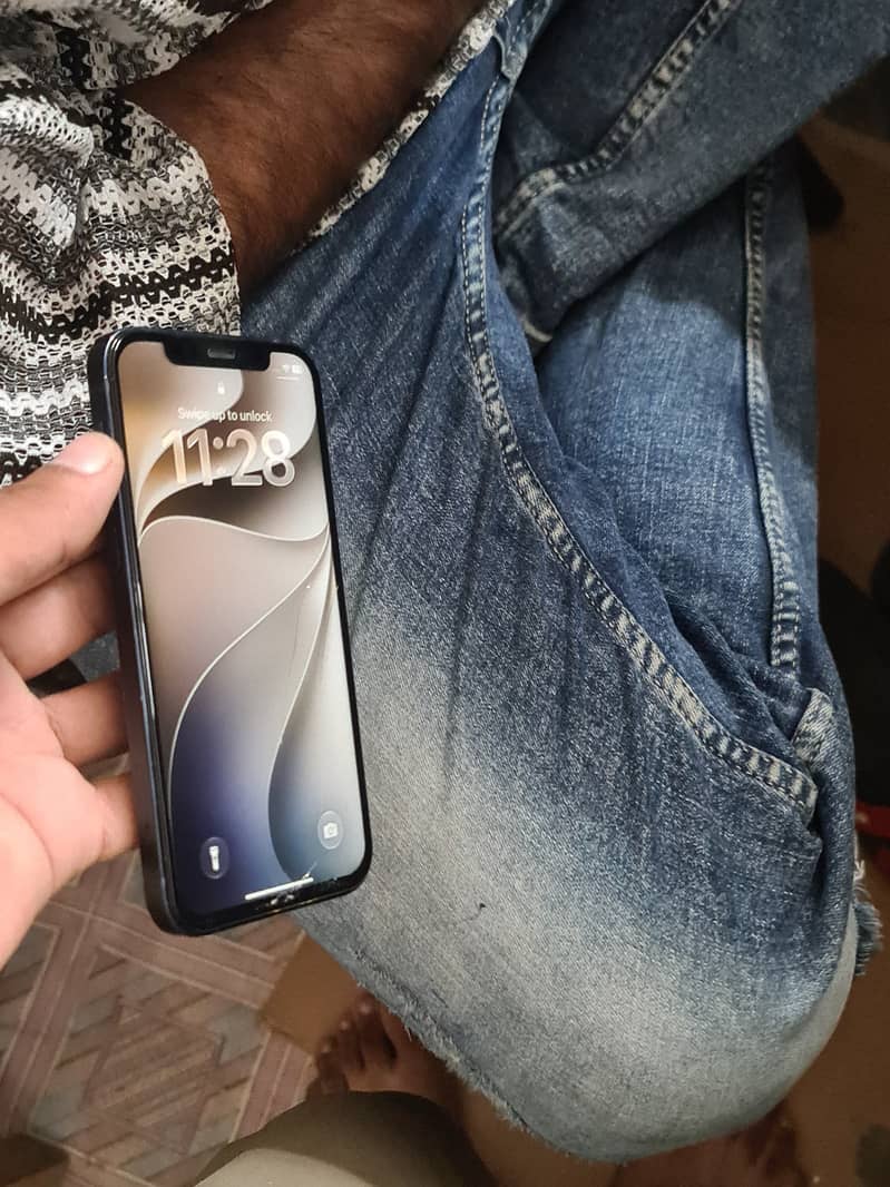 Apple iPhone 12 4