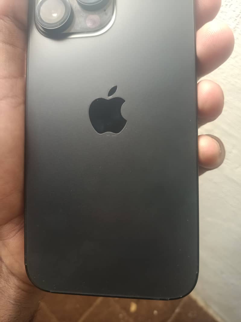 Apple iPhone 14 Pro Max 1