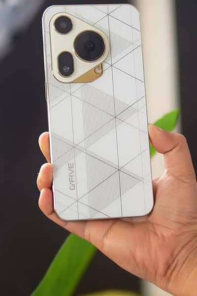 G'Five note 25. . . . . . 4/64. . . . 10/10. . . . . complete warranty