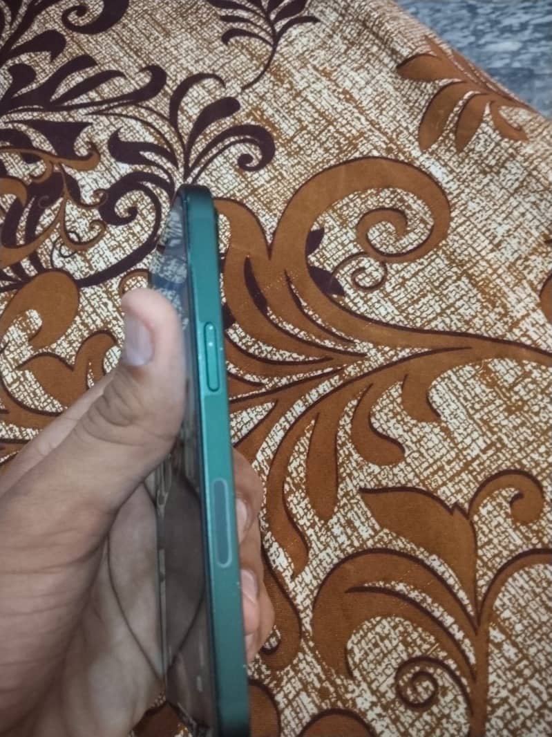 Apple iPhone 13 6