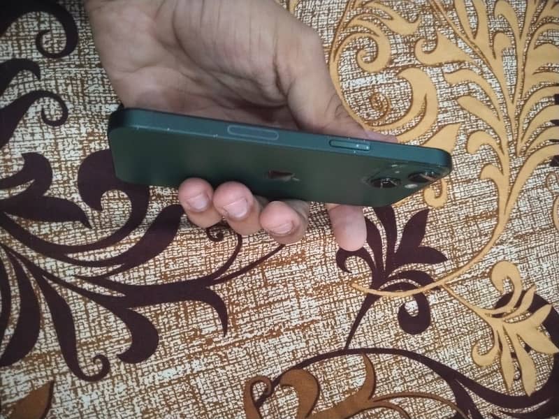 Apple iPhone 13 9
