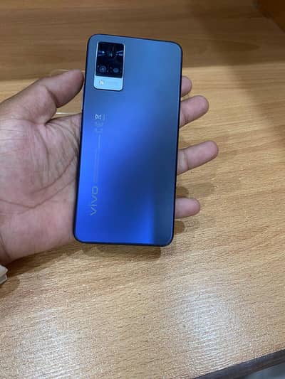 Vivo V21