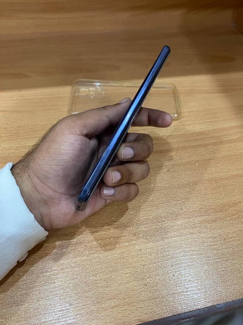 Vivo V21 4