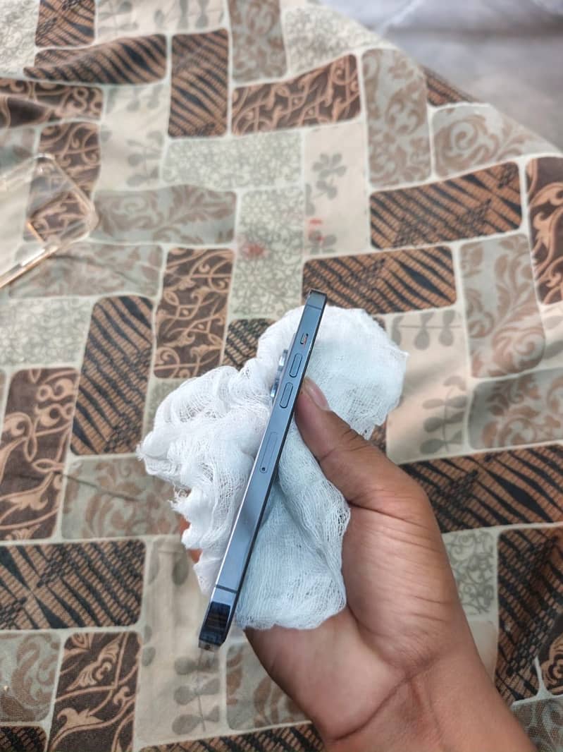 Apple iPhone 13 Pro 2