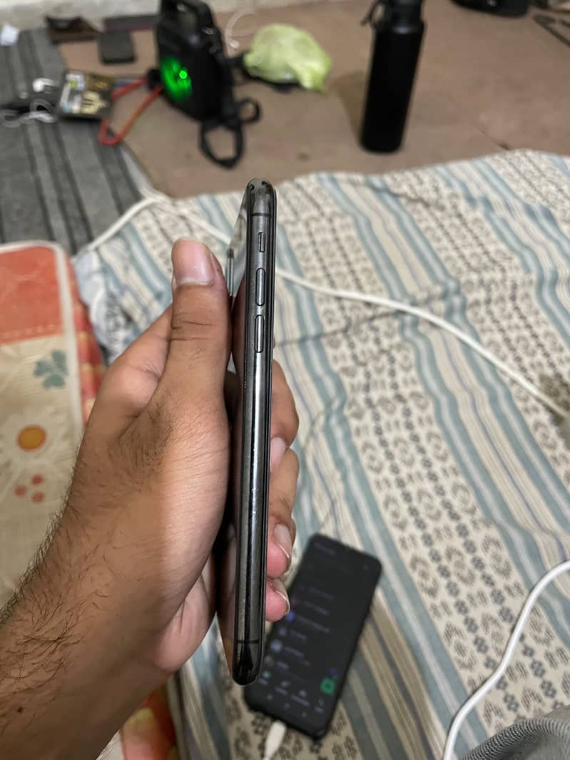 Apple iPhone X 3