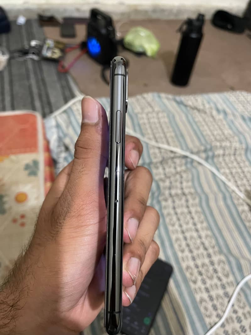 Apple iPhone X 5