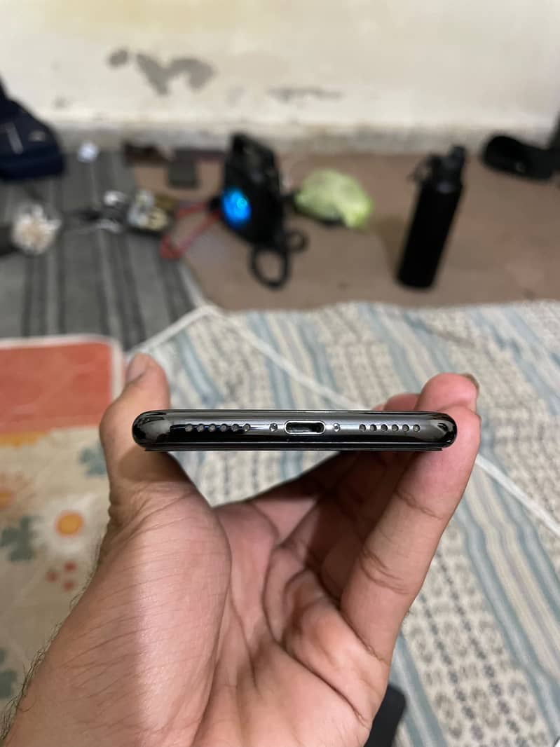 Apple iPhone X 6