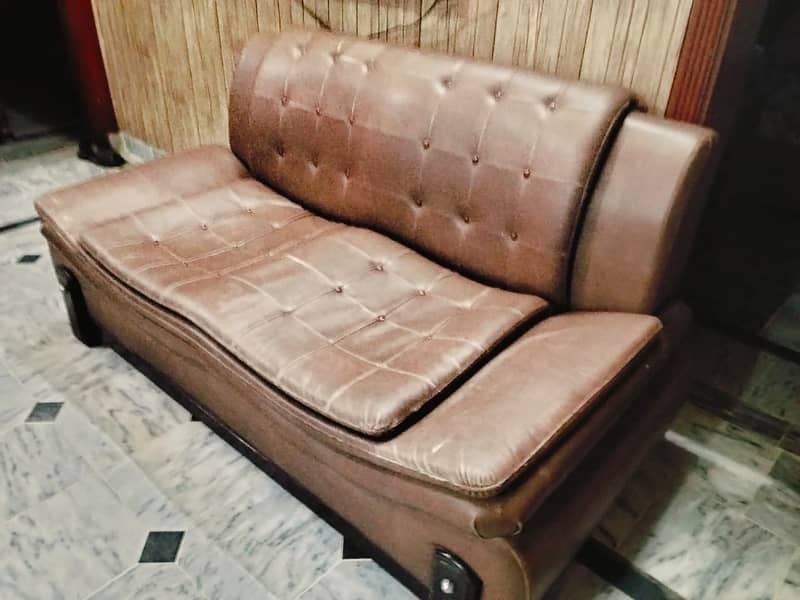 صوفہ سات سیٹر ڈیمانڈ 35000 روپے صرف۔ اچھی حالت میں براۓ فروخت 0