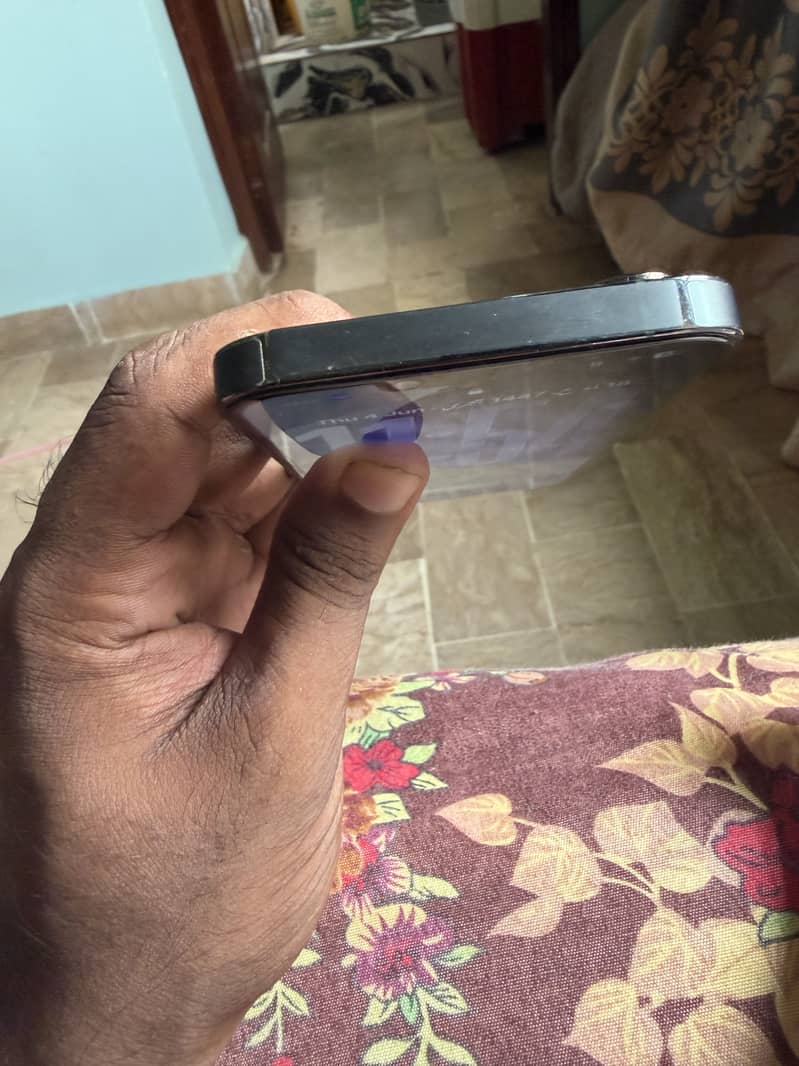 Apple iPhone 13 Pro 4